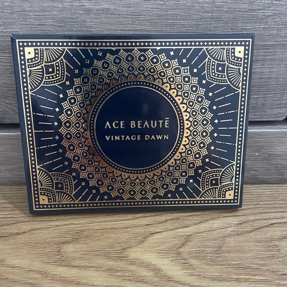 Ace Beaute Vintage Dawn Eyeshadow Palette - Picture 8 of 8
